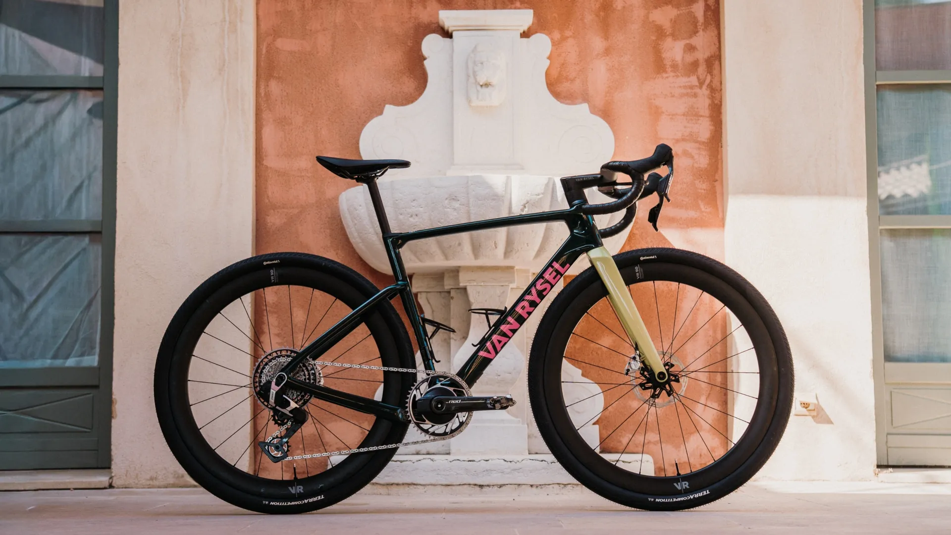Van Rysel lanza sus nuevas gravel de competición