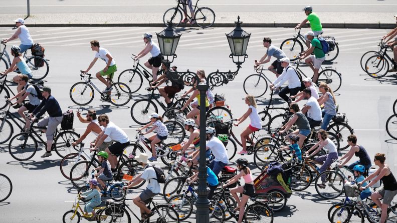Berlín debate entre bicis y coches